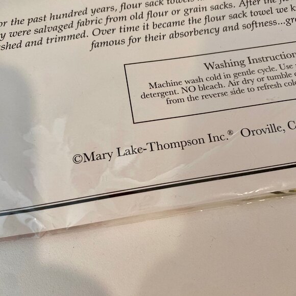 Mary Lake-Thompson Flour Sack Kitchen Towel - New in Package 30"x30" - Picture 4 of 4